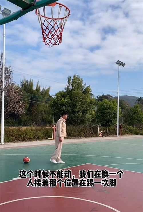 抖音投篮变身踢脚视频怎么剪 投篮变身踢脚剪辑技巧